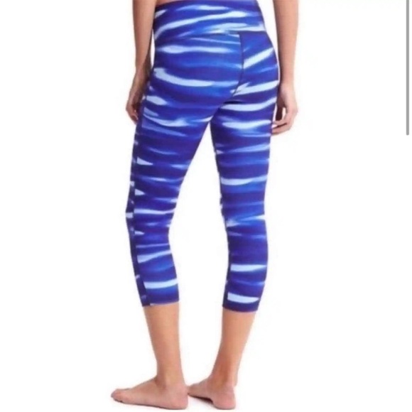 🌻 Athleta H2O Blue Chaturanga Activewear Workout Capri Leggings Size Small - Picture 3 of 8